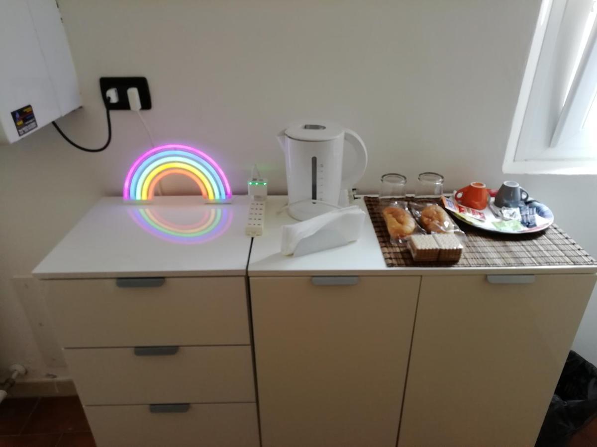 Over The Rainbow - Cozy Studio In The Centre Of Ferraraアパートメント エクステリア 写真